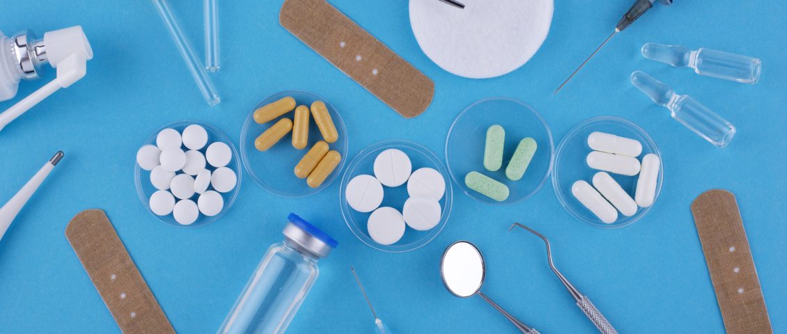 bandages-medicine-arrangement-flat-lay
